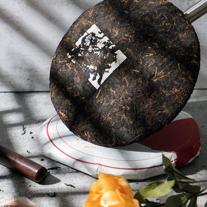 Hearty Ripe Pu’er Compressed Chinese Tea Cake 357g vintage 2015 TEASPEC
puer tea, pu erh tea, puerh tea benefits, what is puerh, chinese fermented tea, dark tea, how to brew puerh, weight loss tea, ripe puerh, raw puerh